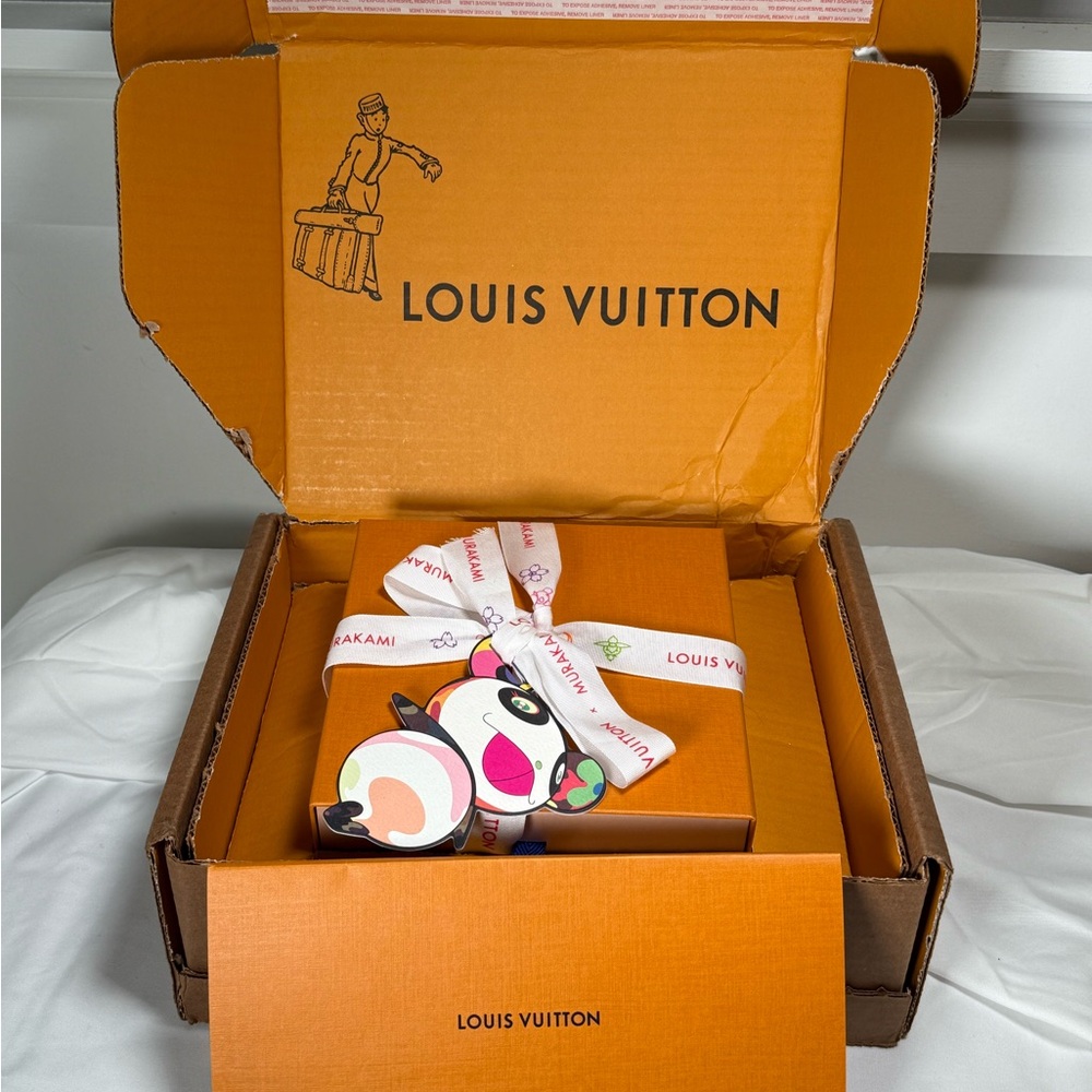 LV x TM Multicolor Mini Flowergram 15mm
Reversible Women’s Belt - Picture 5 of 6
